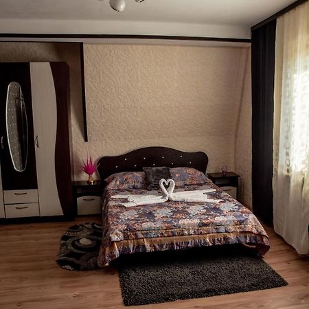 Casa Robi 호텔 Pestisani 외부 사진