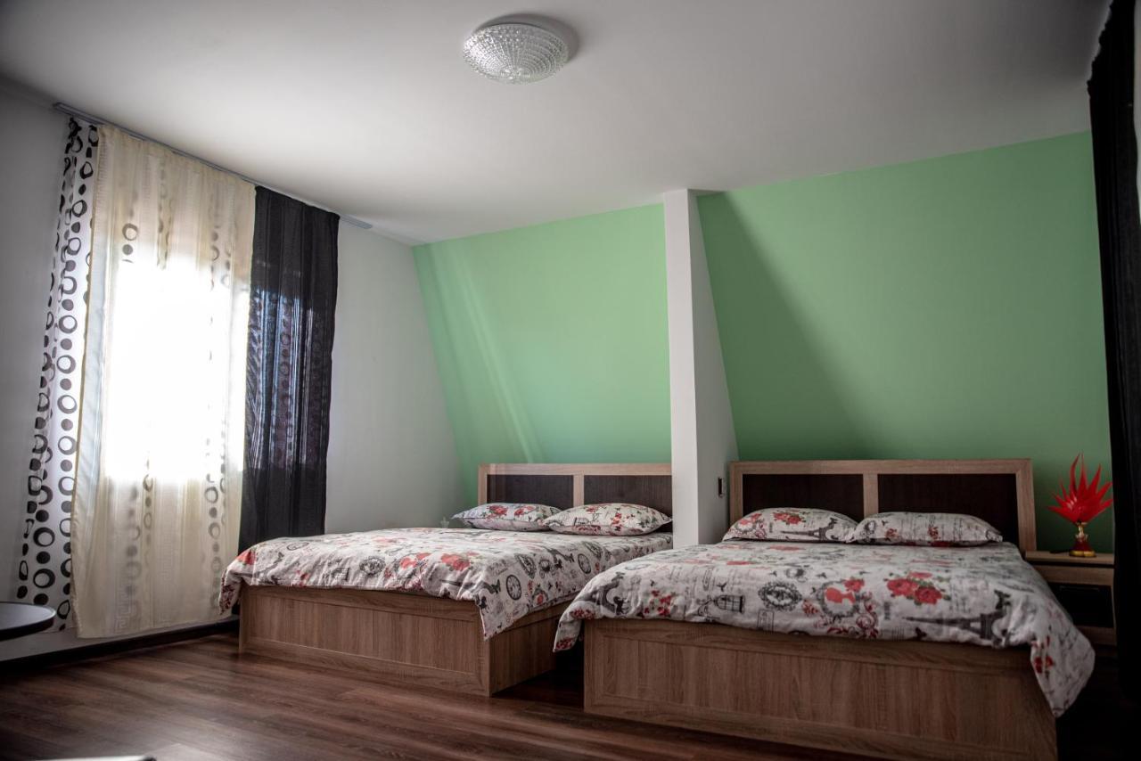Casa Robi 호텔 Pestisani 외부 사진